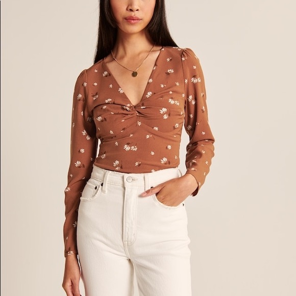 ❌SOLD❌ Abercrombie & Fitch | Long-Sleeve Twist-Front Blouse - Picture 1 of 5